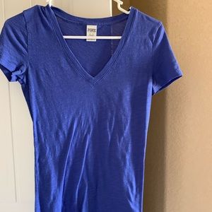 Women’s VS Pink v-neck tee